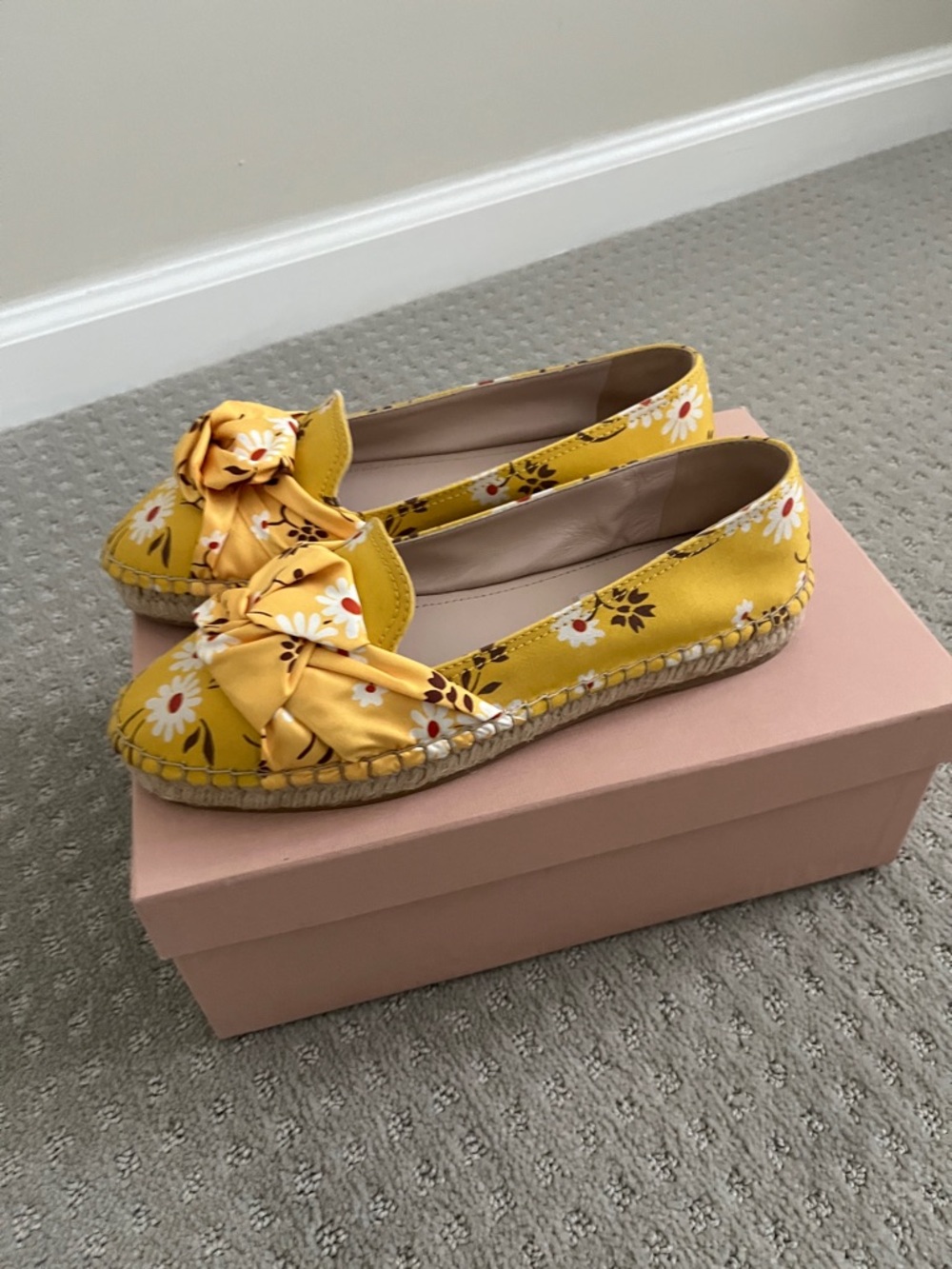 Miu Miu Yellow Floral Knot Espadrille Loafers with Daisy Print - Picture 3 of 6